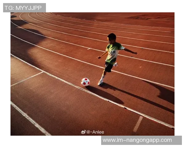 追逐梦想的我在生活与球场中展现不同自我为此深感自豪 追逐梦想的我在生活与球场中展现不同自我为此深感自豪