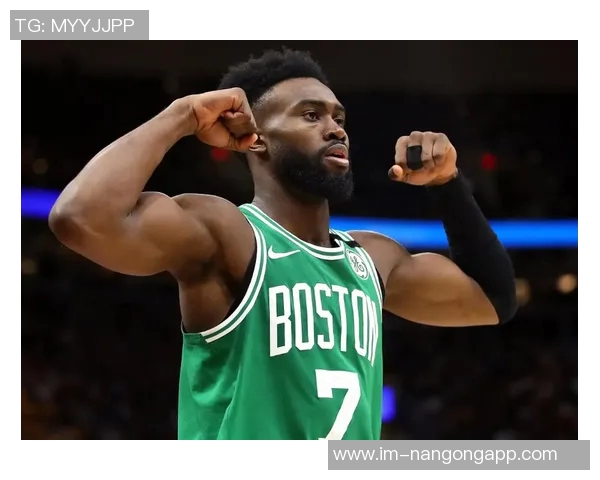 杰伦布朗谈末节反扑时的心态与队友沟通的重要性